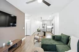 G36, 2BR Luxury Stay by Top Golf, Resort Pool & Gym, Near Stockyards