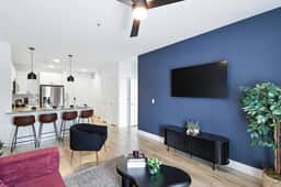 05 Downtown FW 1BR, Luxury Living with Resort Style Pool and Gym