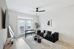 94 Modern 2B2B Near Stockyards, Resort Pool & Gym