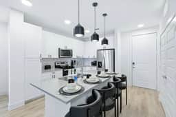 94 Modern 2B2B Near Stockyards, Resort Pool & Gym