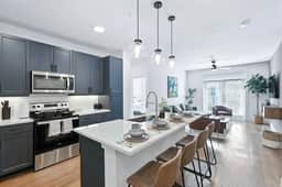 44 Chic 2B Condo, Resort Pool and Gym, Near Stockyards