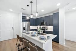 44 Chic 2B Condo, Resort Pool and Gym, Near Stockyards