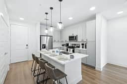68 Luxury 2B2B Condo, Pool, Gym and Golf Simulator