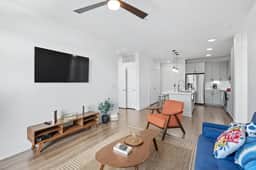 001 Chic 2B Condo, Resort Style Pool & Gym Near Stockyard, 7M to Dickies Stadium, 15M to AT&T stadium