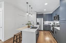 336 Chic 2B2B Near Stockyards, Resort Style Pool & Gym, Golf Simulator, 7M to Dickies Stadium, 15M to AT&T stadium