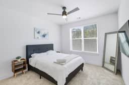 336 Chic 2B2B Near Stockyards, Resort Style Pool & Gym, Golf Simulator, 7M to Dickies Stadium, 15M to AT&T stadium