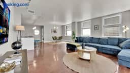 Stylish 2B Downtown Condo by Traveller's Comfort