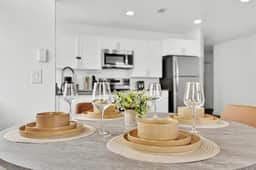 Elegant 2B Downtown Condo by Traveller's Comfort