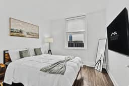 Elegant 2B Downtown Condo by Traveller's Comfort