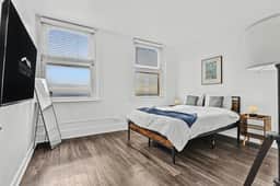Elegant 2B Downtown Condo by Traveller's Comfort