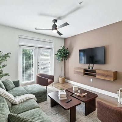 44 Chic 2B Condo, Resort Pool and Gym, Near Stockyards