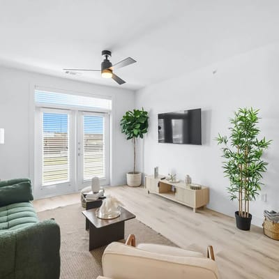 99 Modern 2B2B Near Stockyards, Resort Pool & Gym, 7M to Dickies Stadium, 15M to AT&T stadium