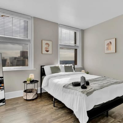 Luxurious 2B Downtown Condo by Traveller's Comfort