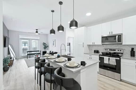 94 Modern 2B2B Near Stockyards, Resort Pool & Gym
