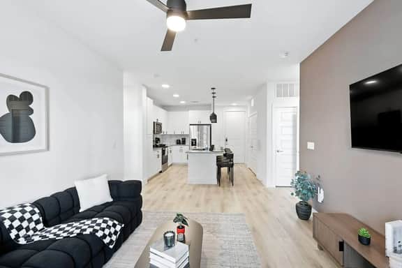 94 Modern 2B2B Near Stockyards, Resort Pool & Gym