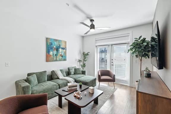 44 Chic 2B Condo, Resort Pool and Gym, Near Stockyards