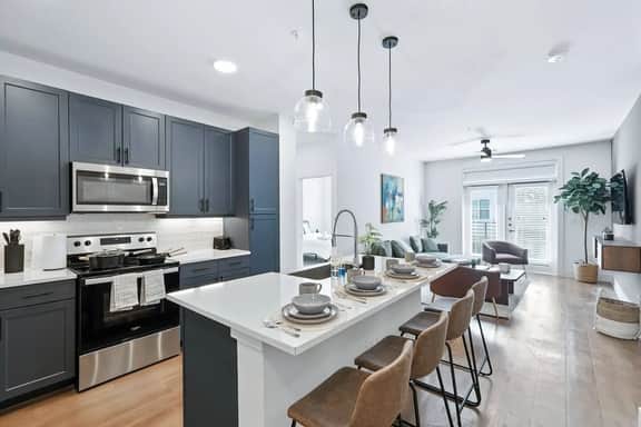 44 Chic 2B Condo, Resort Pool and Gym, Near Stockyards