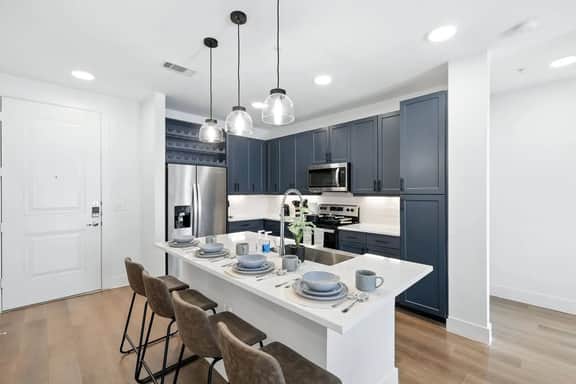 44 Chic 2B Condo, Resort Pool and Gym, Near Stockyards