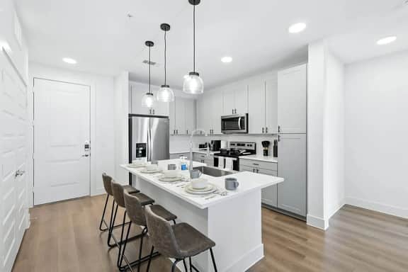 68 Luxury 2B2B Condo, Pool, Gym and Golf Simulator