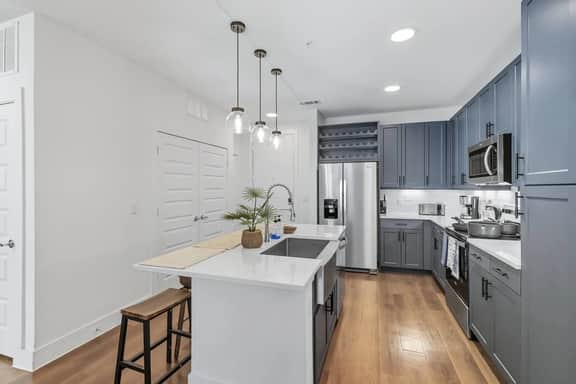 336 Chic 2B2B Near Stockyards, Resort Style Pool & Gym, Golf Simulator, 7M to Dickies Stadium, 15M to AT&T stadium