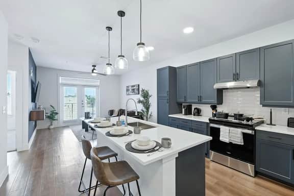 Spacious 2BD+1BD Condos by Traveller's Comfort