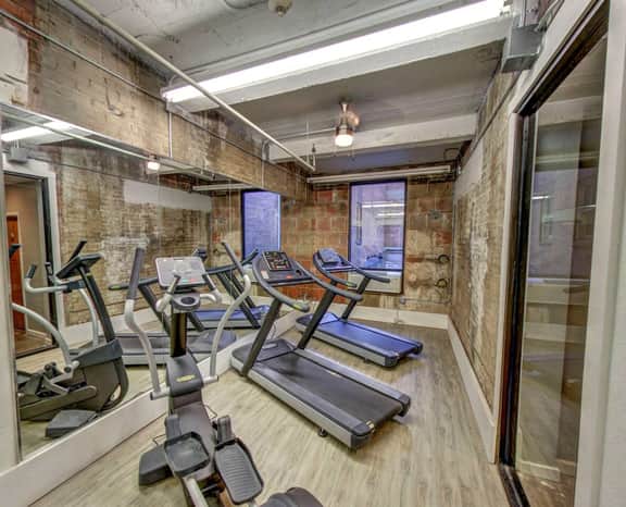 Stylish 2B Downtown Condo by Traveller's Comfort