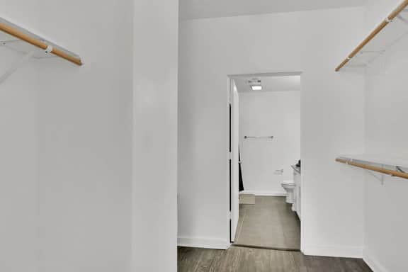 Lux 2B2B Downtown Condo by Traveller's Comfort