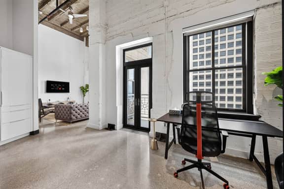 Penthouse Loft | Downtown Dallas | Pool+Gym+Office